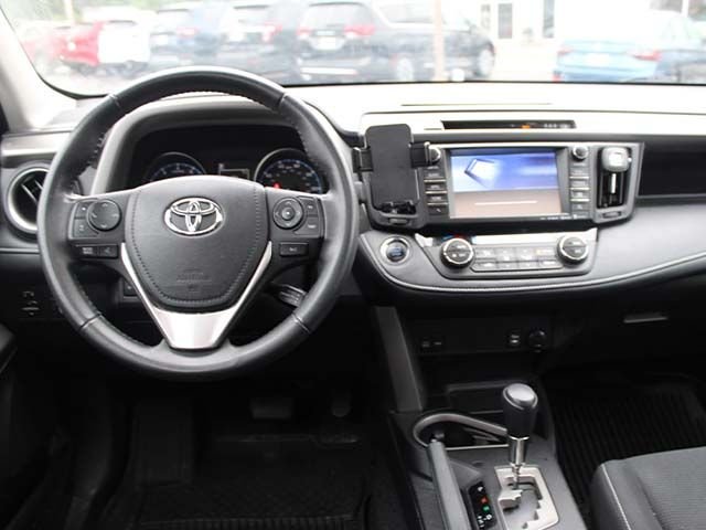 Used 2017 Silver Sky Toyota XLE image 11
