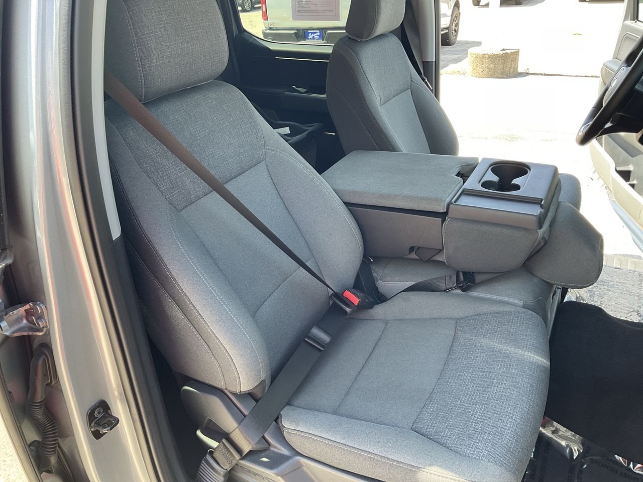 Used 2025 SILVER Ford Xlt image 23