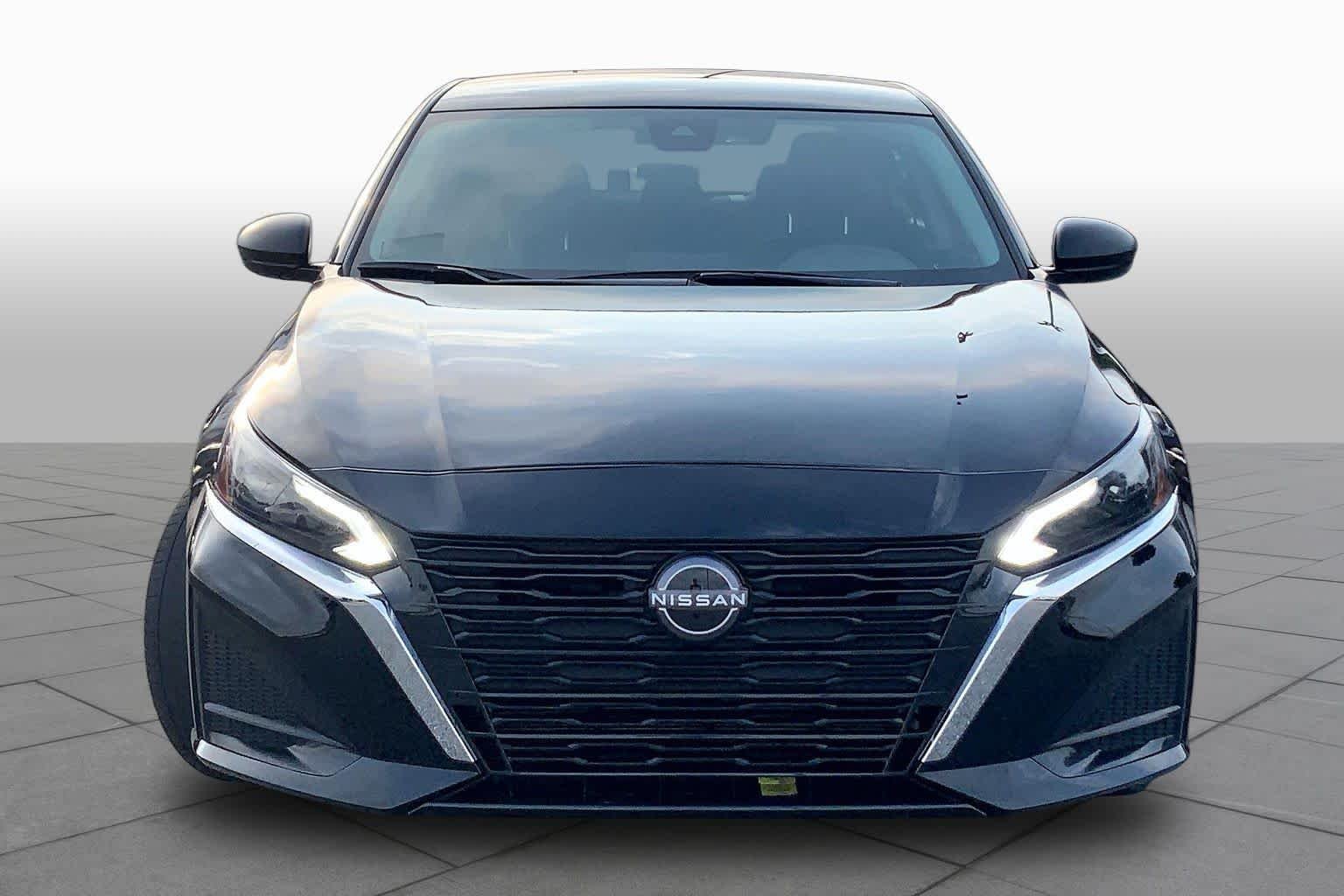 Used 2024 Super Black Nissan 2.5 SV image 4