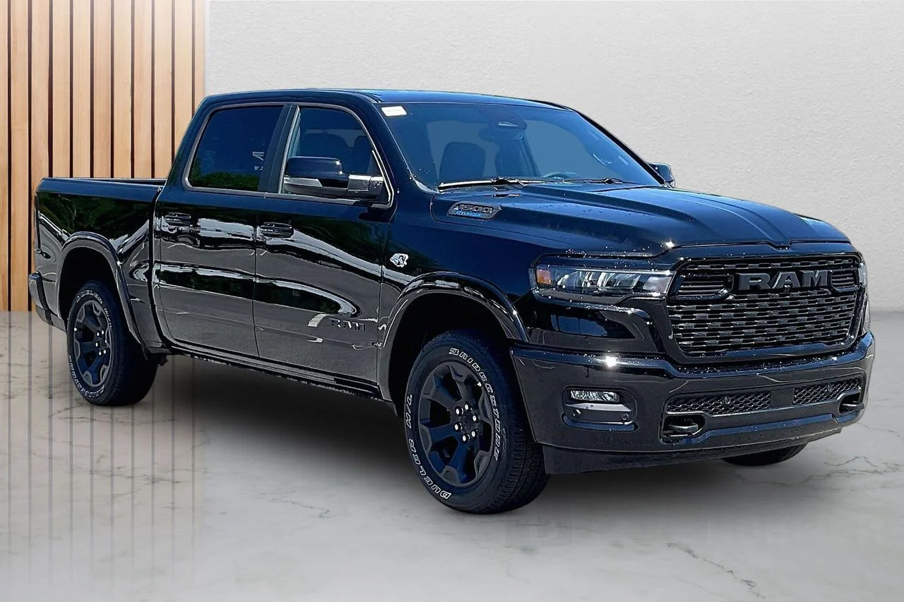 New 2026 Diamond Black Crystal Pearl-Coat Exterior Paint RAM Big Horn/Lone Star image 2