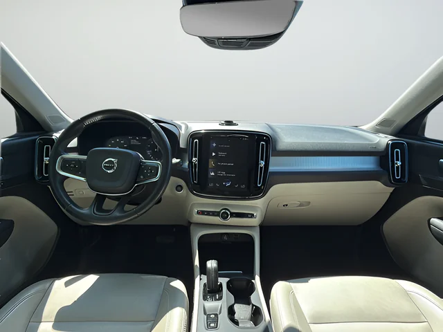 Used 2021 Blue Volvo Momentum image 21