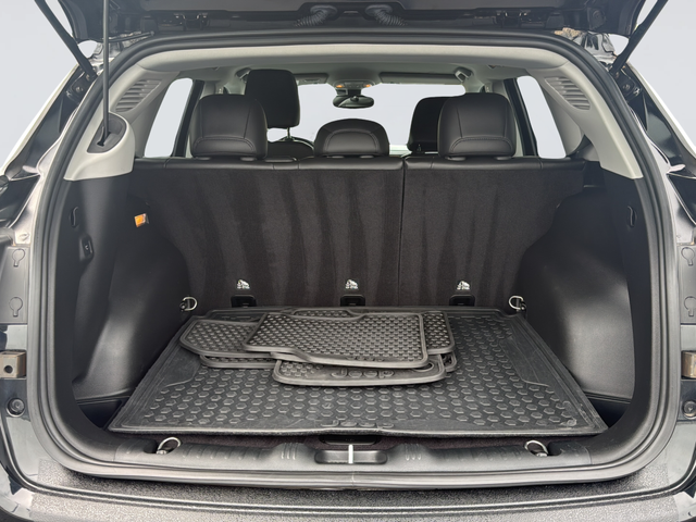 Used 2022 Black Jeep Latitude image 32