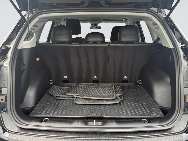 Used 2022 Black Jeep Latitude image 32