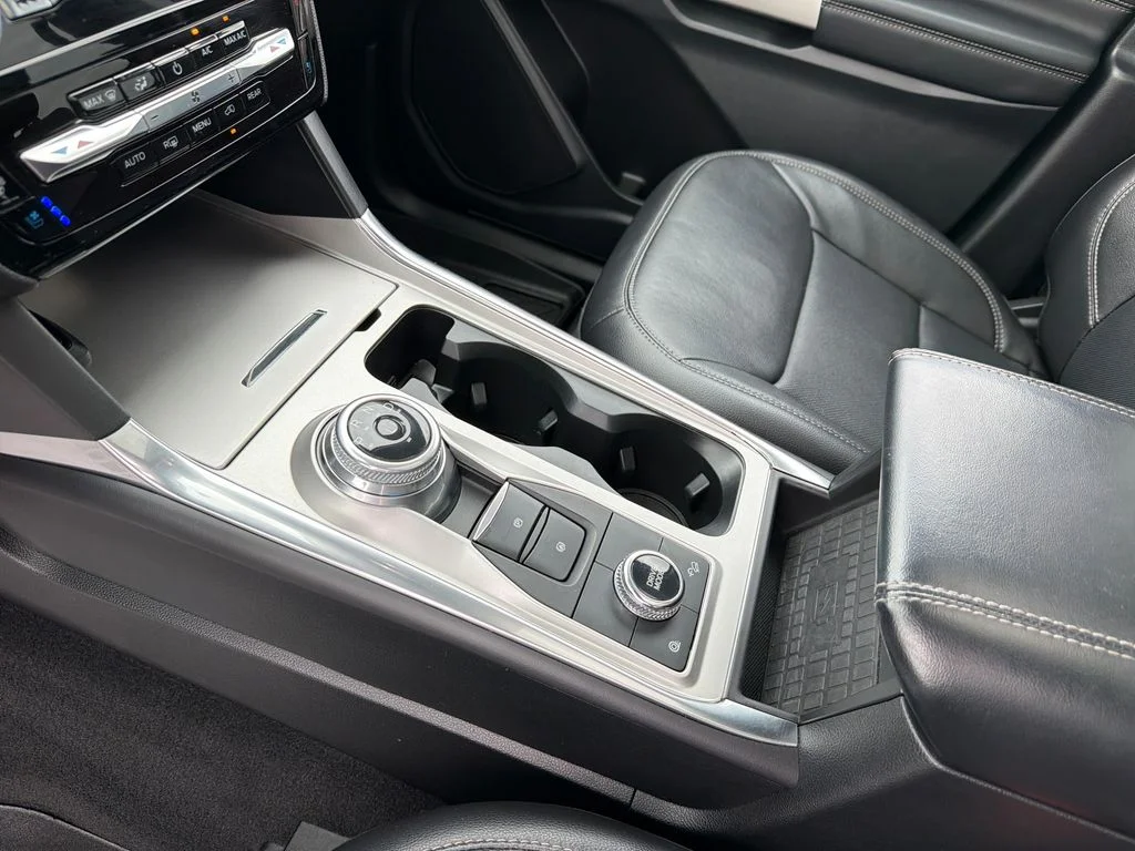Used 2023 White Ford Limited image 24