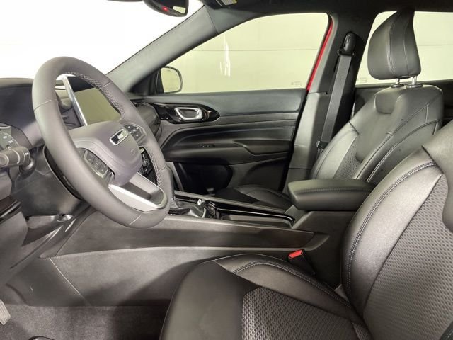 New 2026 Red Hot Pearlcoat Jeep Latitude image 20