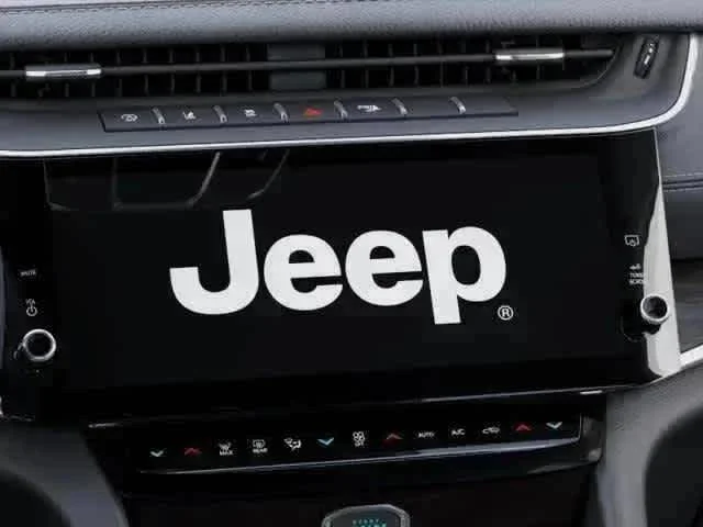 New 2026 Bright White Clear-Coat Exterior Paint Jeep Limited Reserve image 5