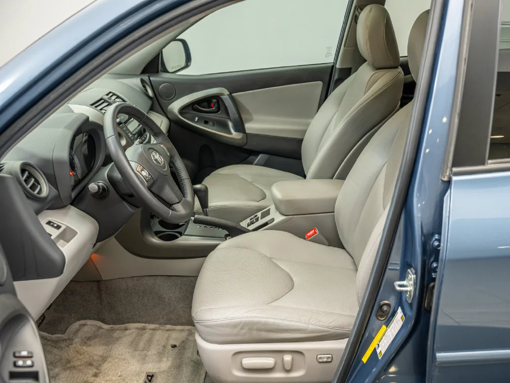 Used 2011 Pacific Blue Metallic Toyota Limited image 21