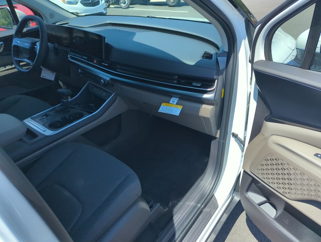 New 2027 Snow White Pearl Kia LX image 33