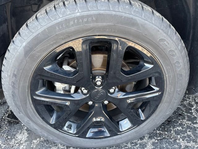 Used 2023 Gray Jeep Altitude image 30