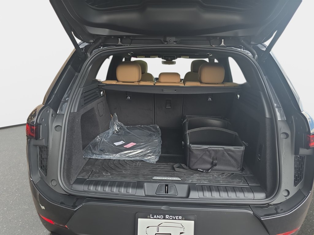 New 2026 Carpathian Grey Land Rover SE image 10