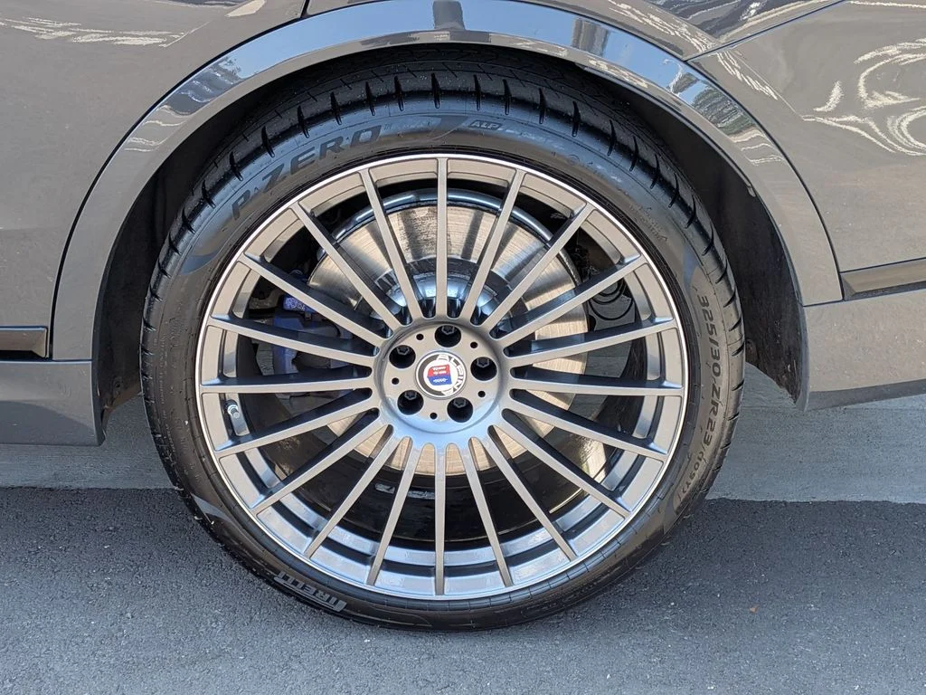 Used 2025 Gray BMW ALPINA XB7 image 33