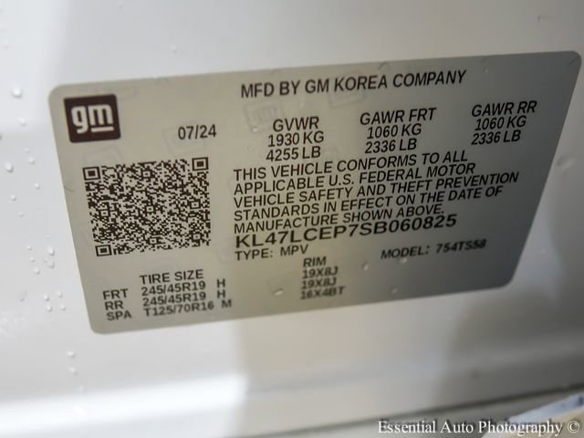 Certified Used 2025 White Frost Tricoat Buick Avenir image 26
