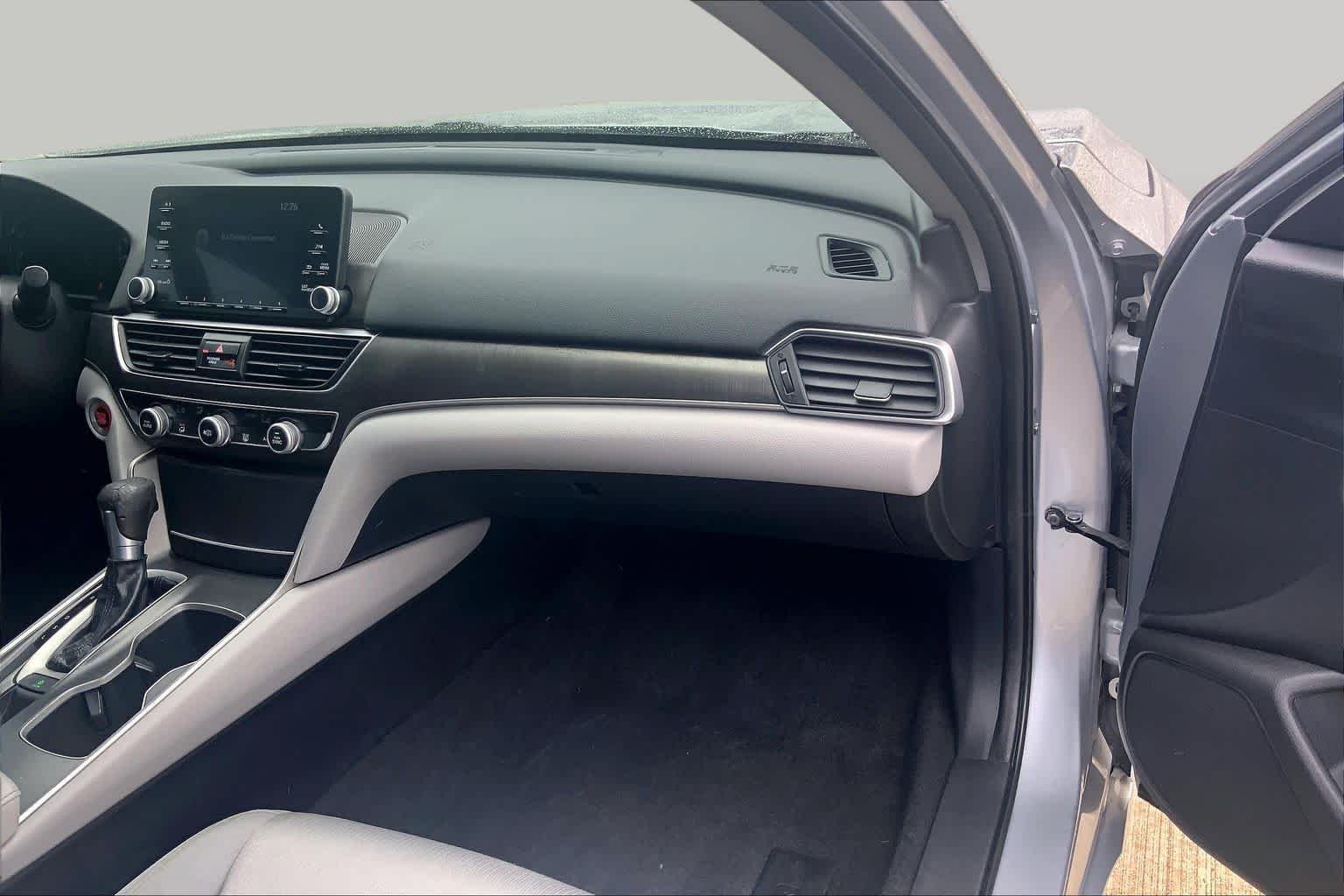 Used 2018 Lunar Silver Metallic Honda LX 1.5T image 18