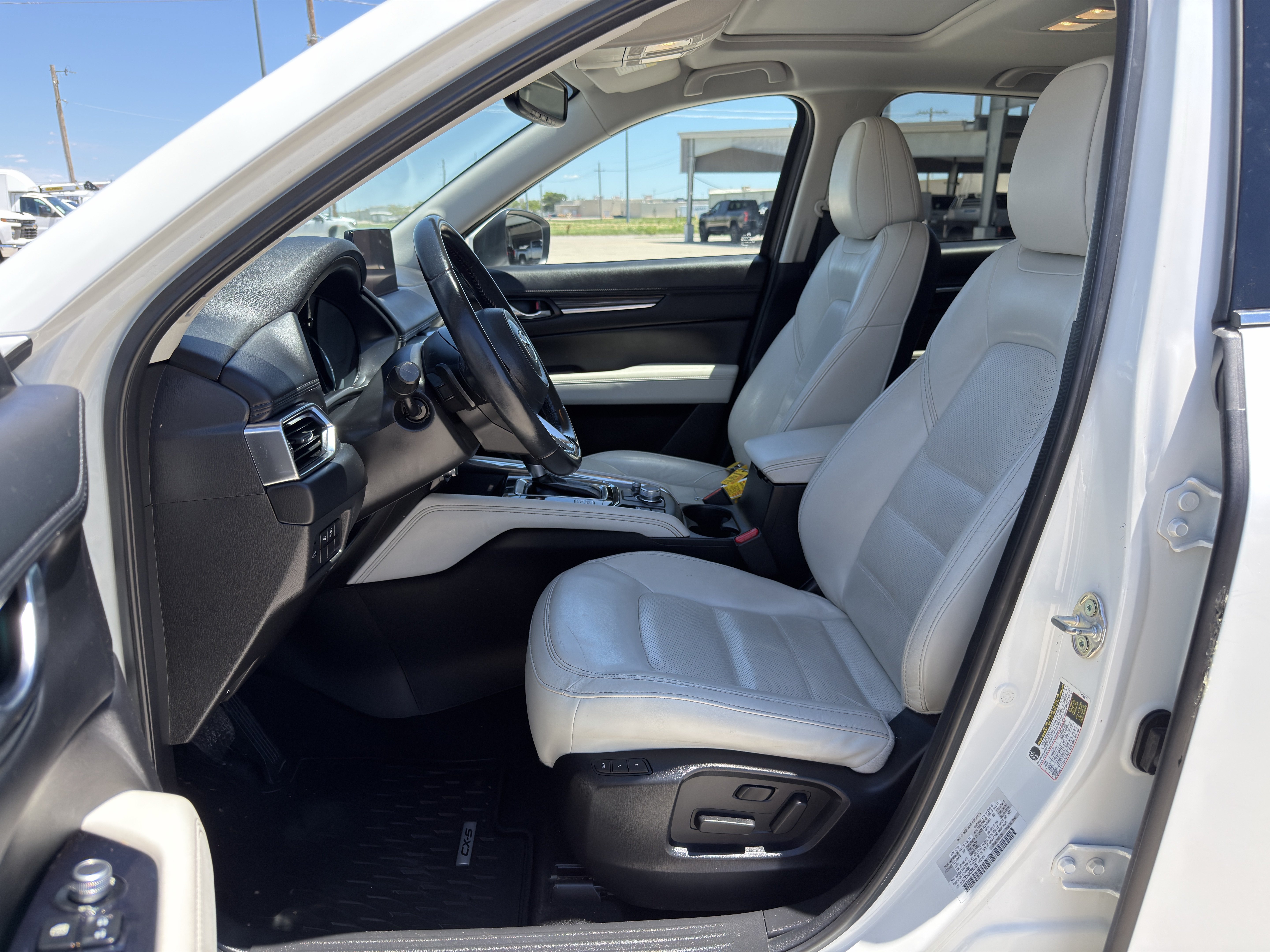 Used 2021 Snowflake White Pearl Mica Mazda Grand Touring image 13