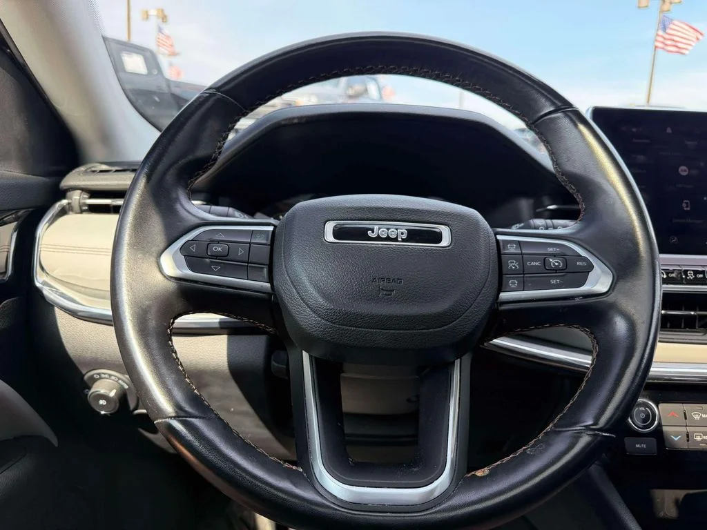 Used 2022 Gray Jeep Limited image 20