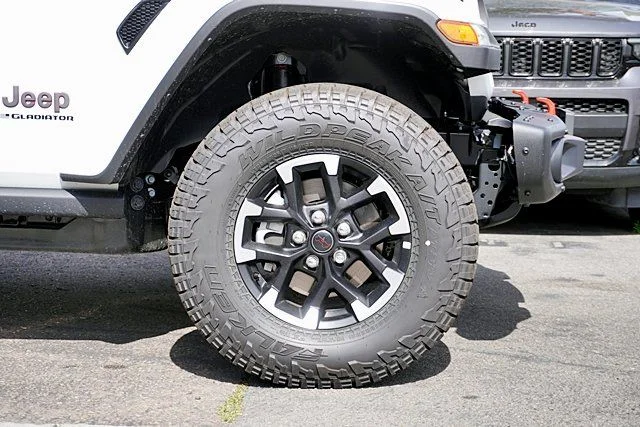 New 2026 Bright White Clear-Coat Exterior Paint Jeep Rubicon X image 8
