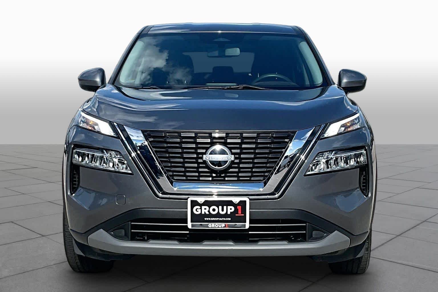 Used 2023 Gun Metallic Nissan SV image 4