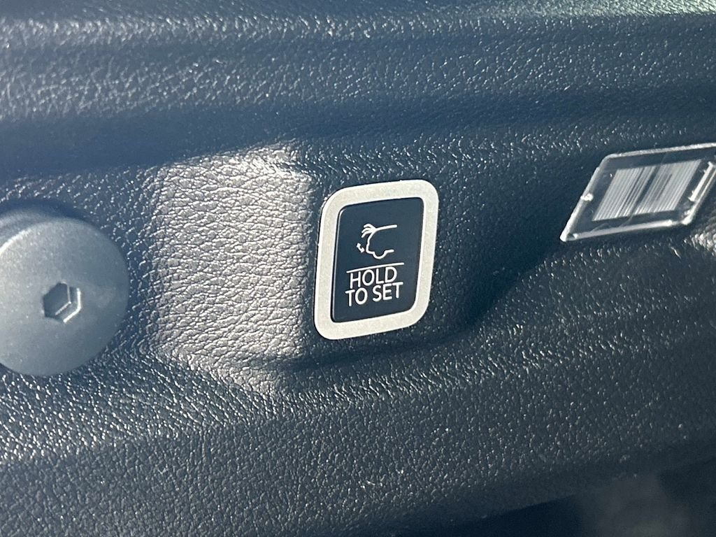 Used 2023 Black Jeep Altitude image 12
