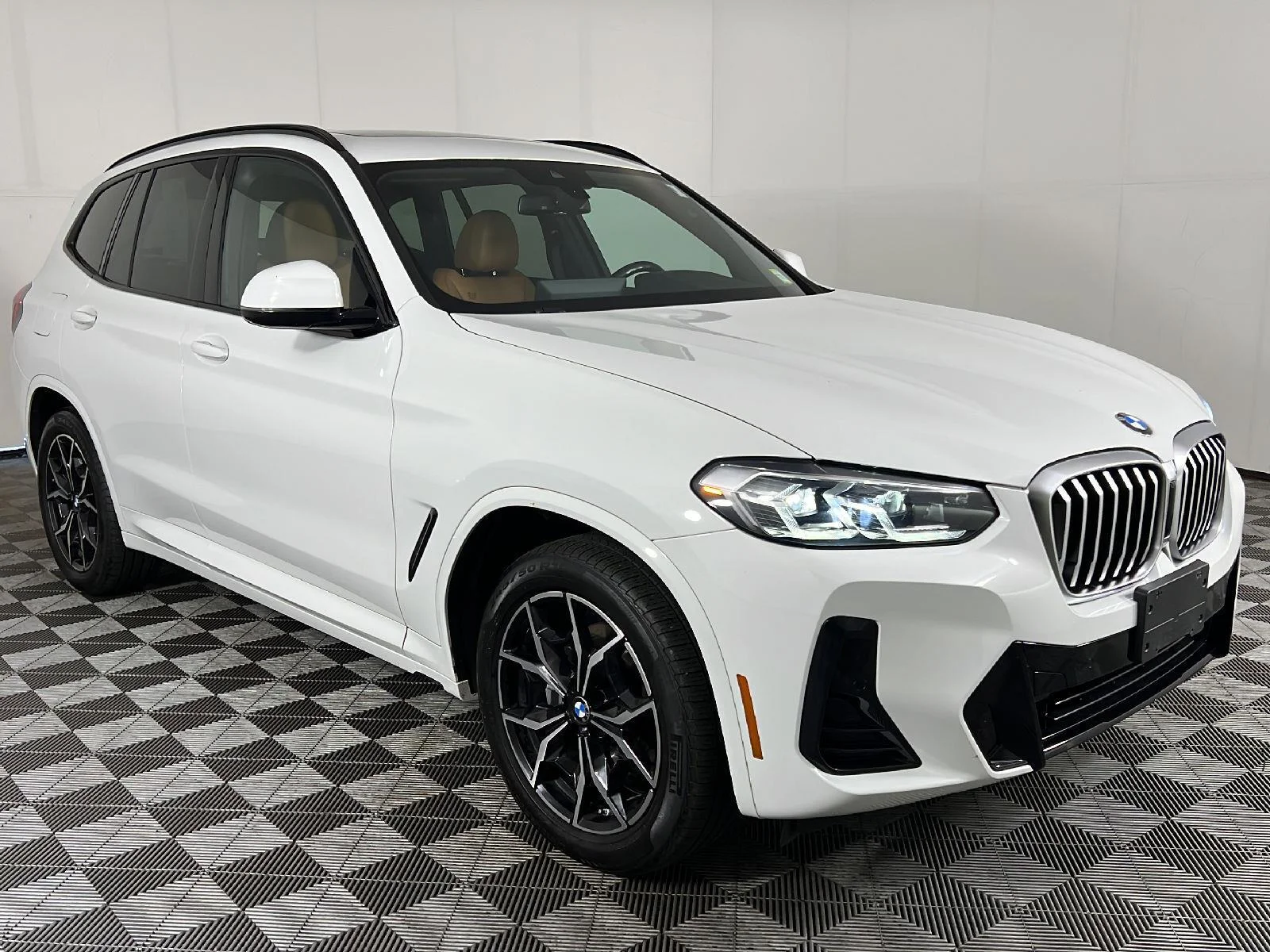 Used 2023 Alpine White BMW xDrive30i image 21