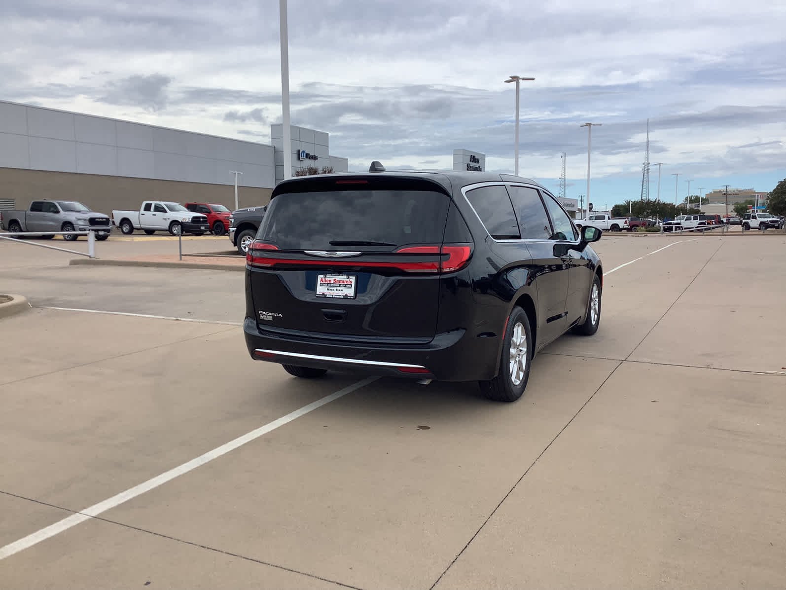 2026 Chrysler Pacifica Select - Photo 6