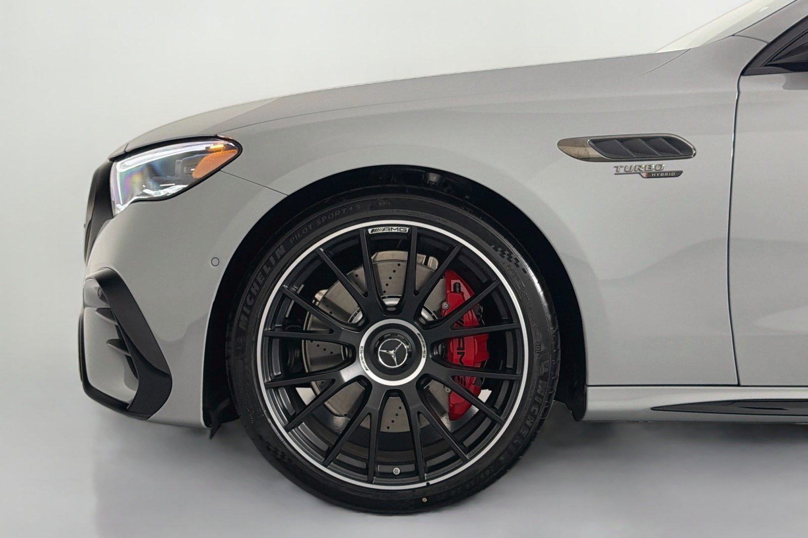 New 2027 MANUFAKTUR Alpine Grey Mercedes-Benz AMG® E 53 Hybrid Wagon image 9