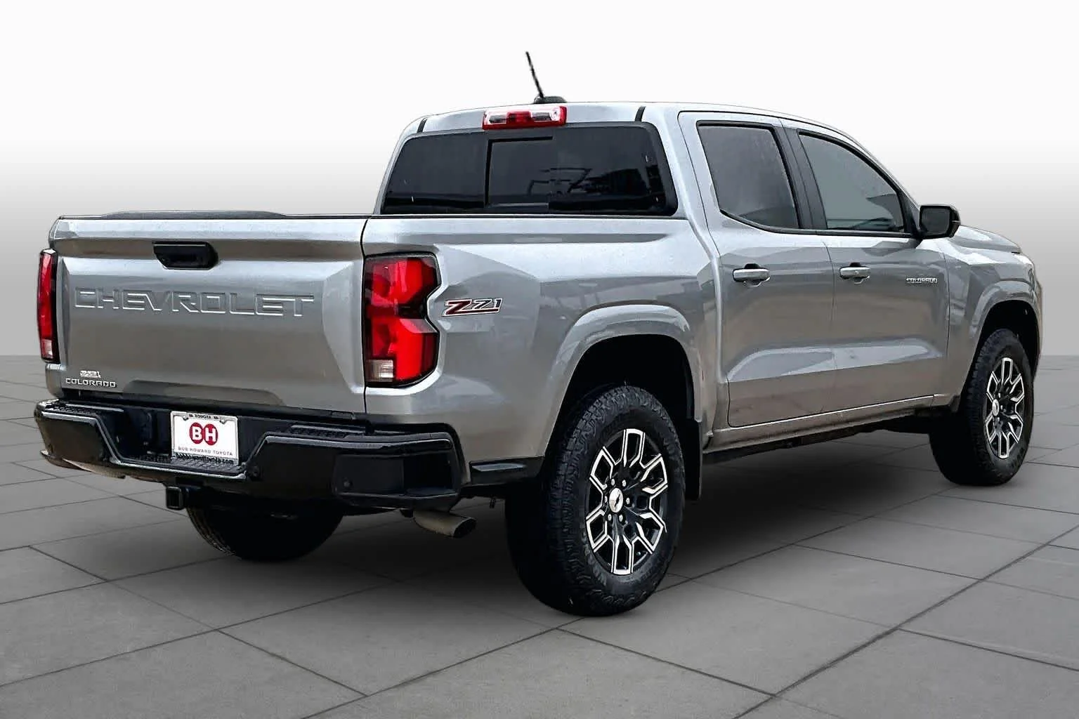 Used 2024 Sterling Gray Metallic Chevrolet 4WD Z71 image 13