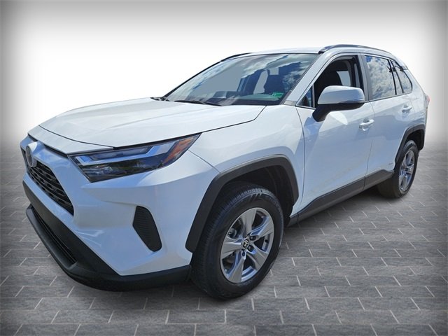 2024 Toyota RAV4 Hybrid XLE photo 3