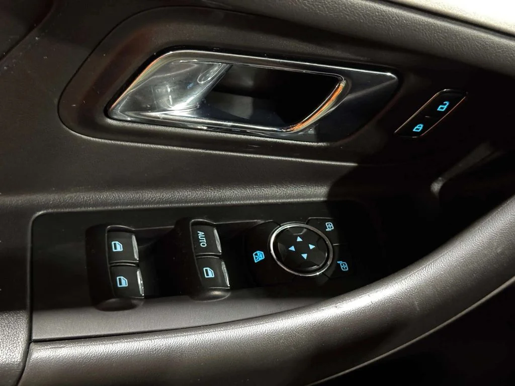 Used 2017 Blue Jeans Metallic Ford SEL image 18