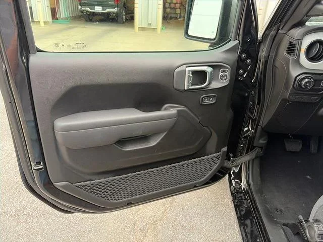 New 2026 Black Clear-Coat Exterior Paint Jeep Sport S image 10