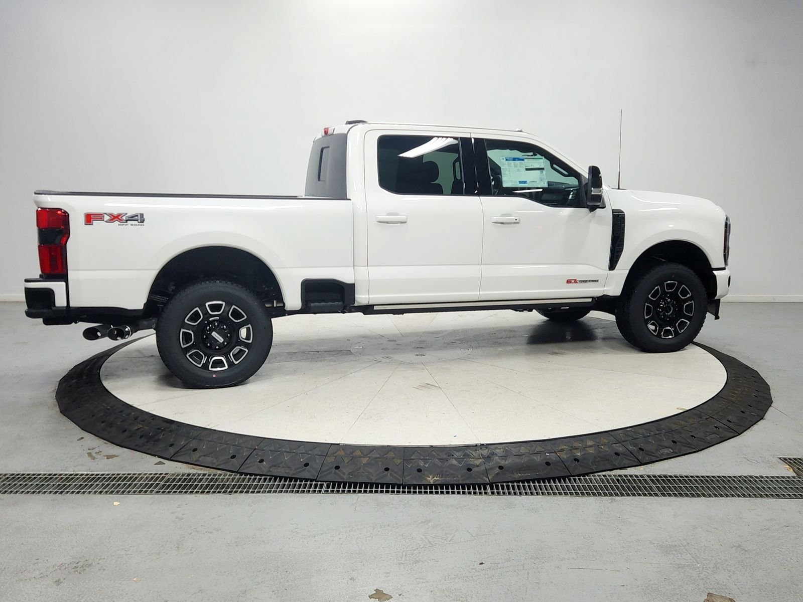 2026 Ford F-350 Super Duty Platinum - Photo 8