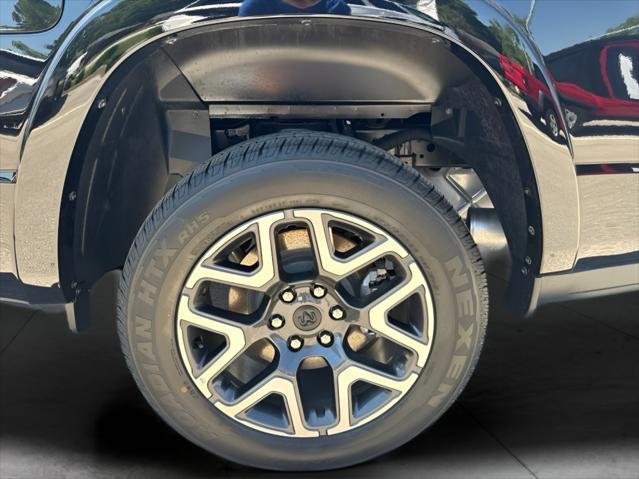 New 2026 Diamond Black Crystal Pearl-Coat Exterior Paint RAM LARAMIE image 28