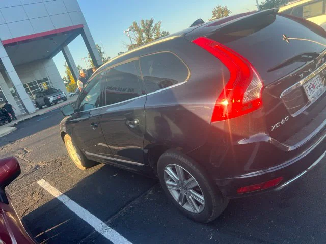 Used 2016 Blue Volvo T6 Drive-E image 8