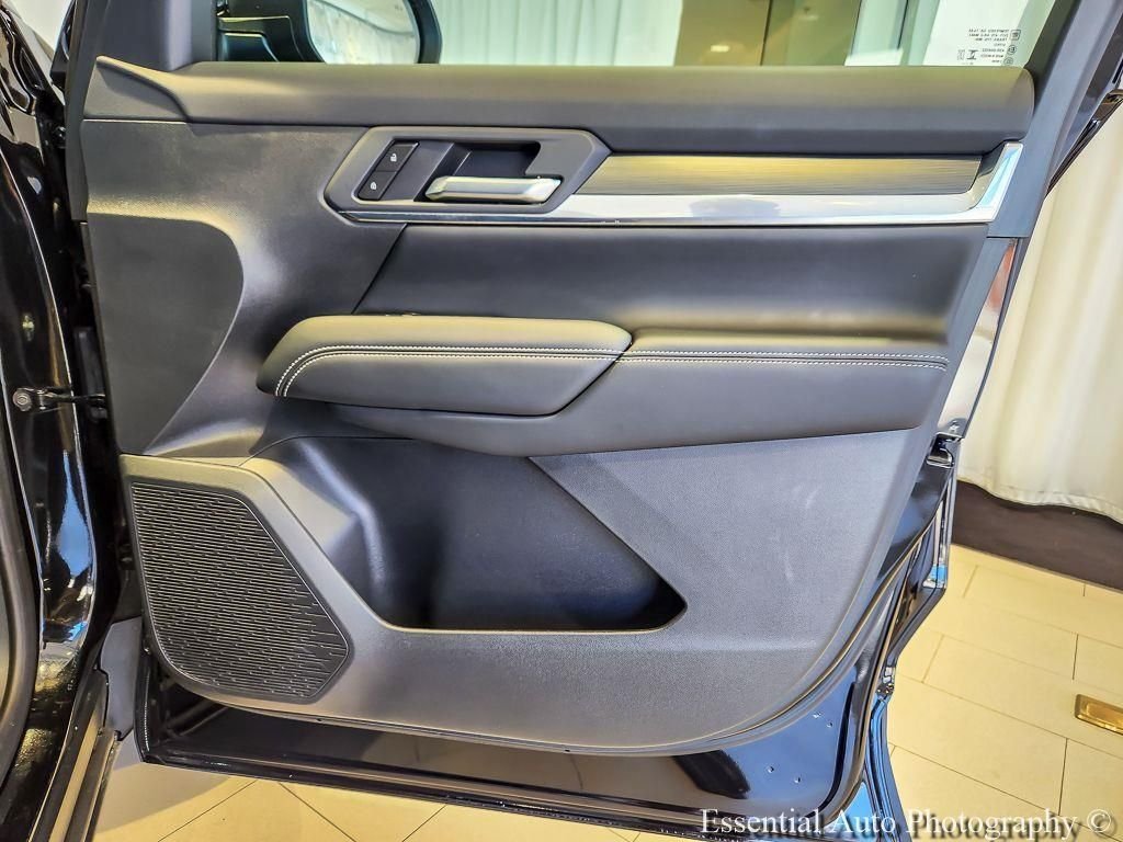 Used 2026 Ebony Twilight Metallic GMC Elevation image 19