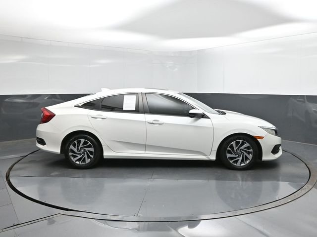 Used 2018 White Honda EX image 21