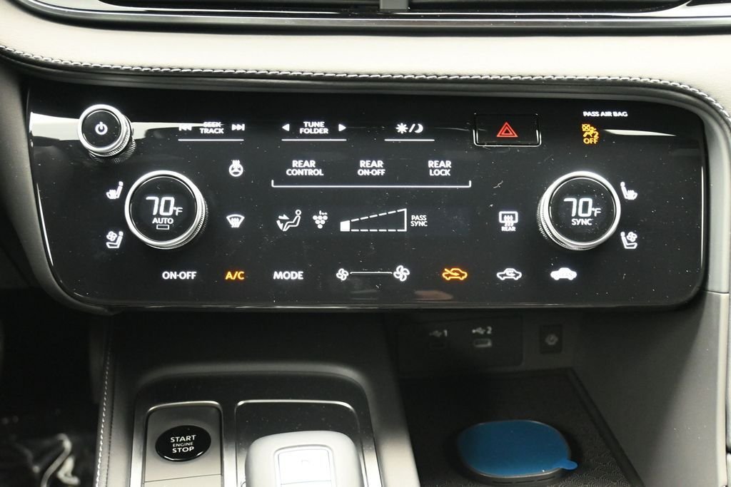 New 2027 2T RAD WHT INFINITI Autograph AWD image 20