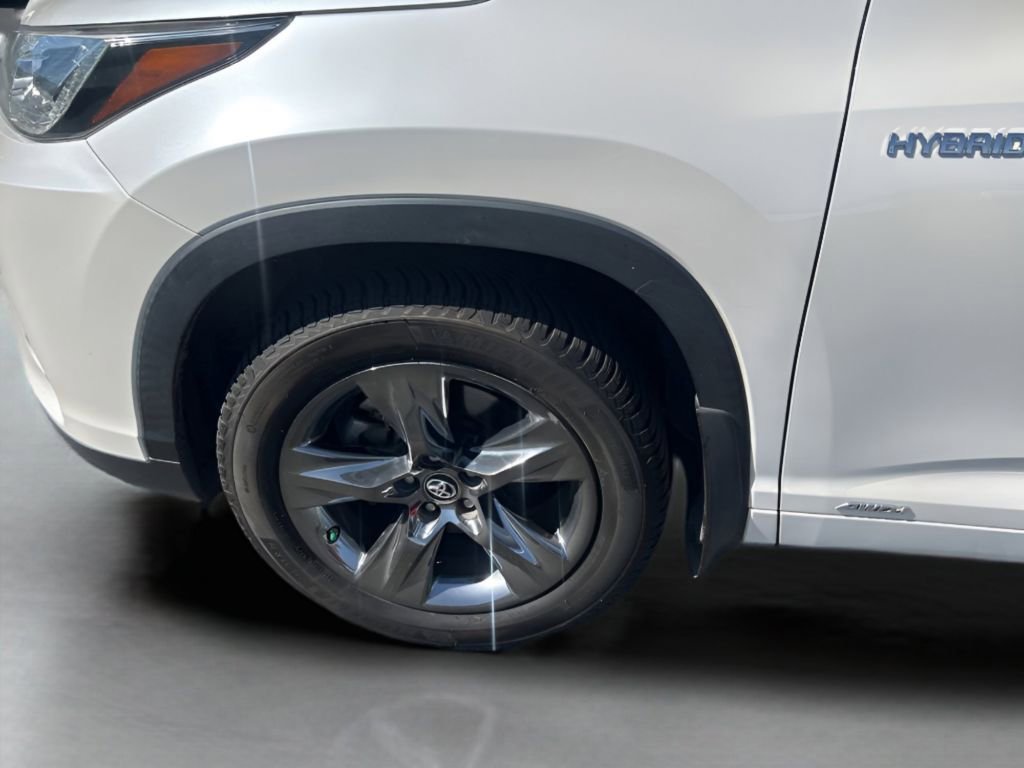 Used 2017 Blizzard Pearl Toyota Limited Platinum image 19
