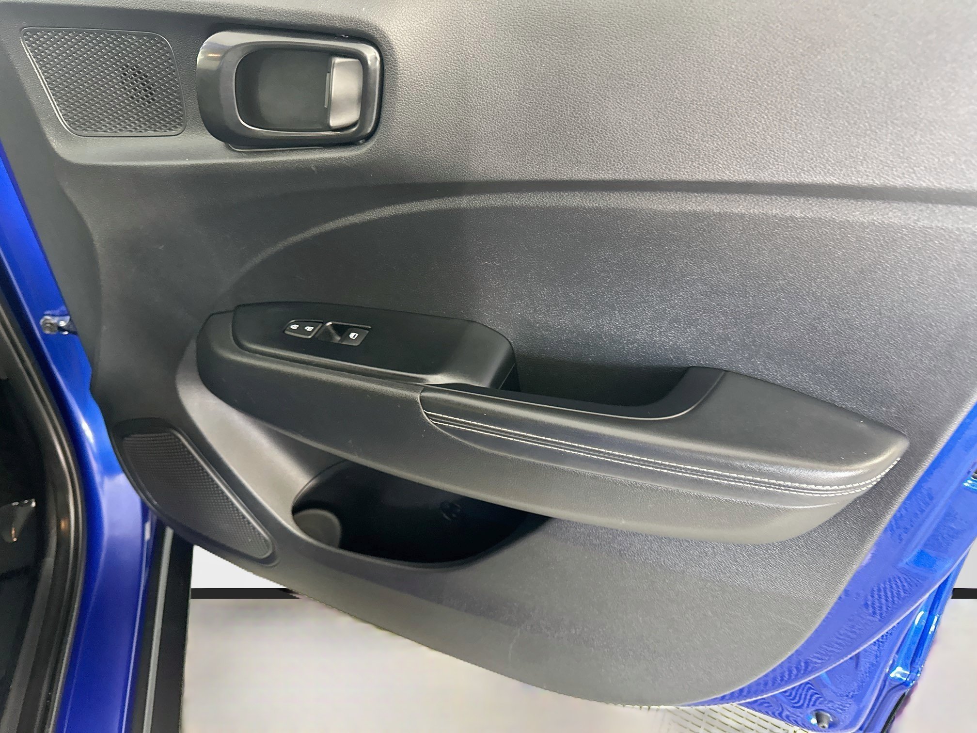 Used 2022 Intense Blue Hyundai Limited image 30