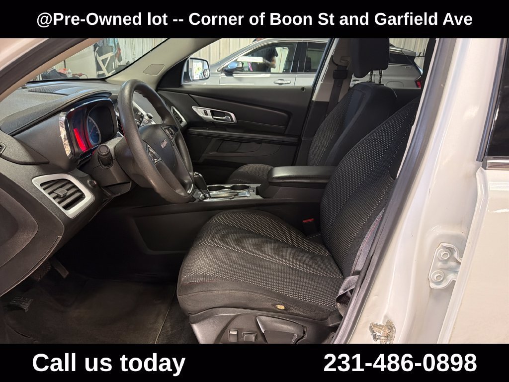 Used 2017 SUMMIT WHITE GMC SLE image 14