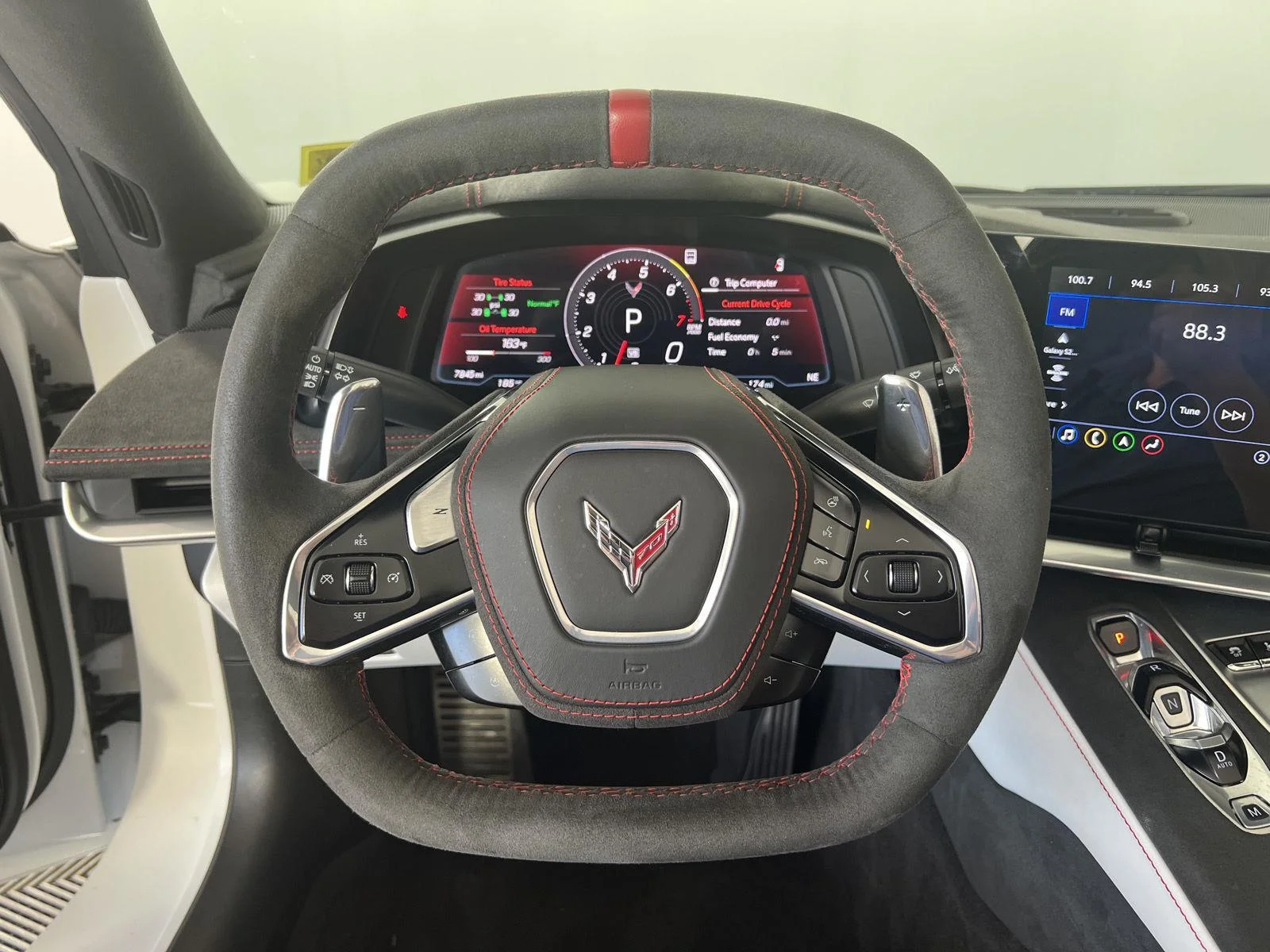 Used 2023 White Pearl Metallic Tricoat Chevrolet Stingray image 8