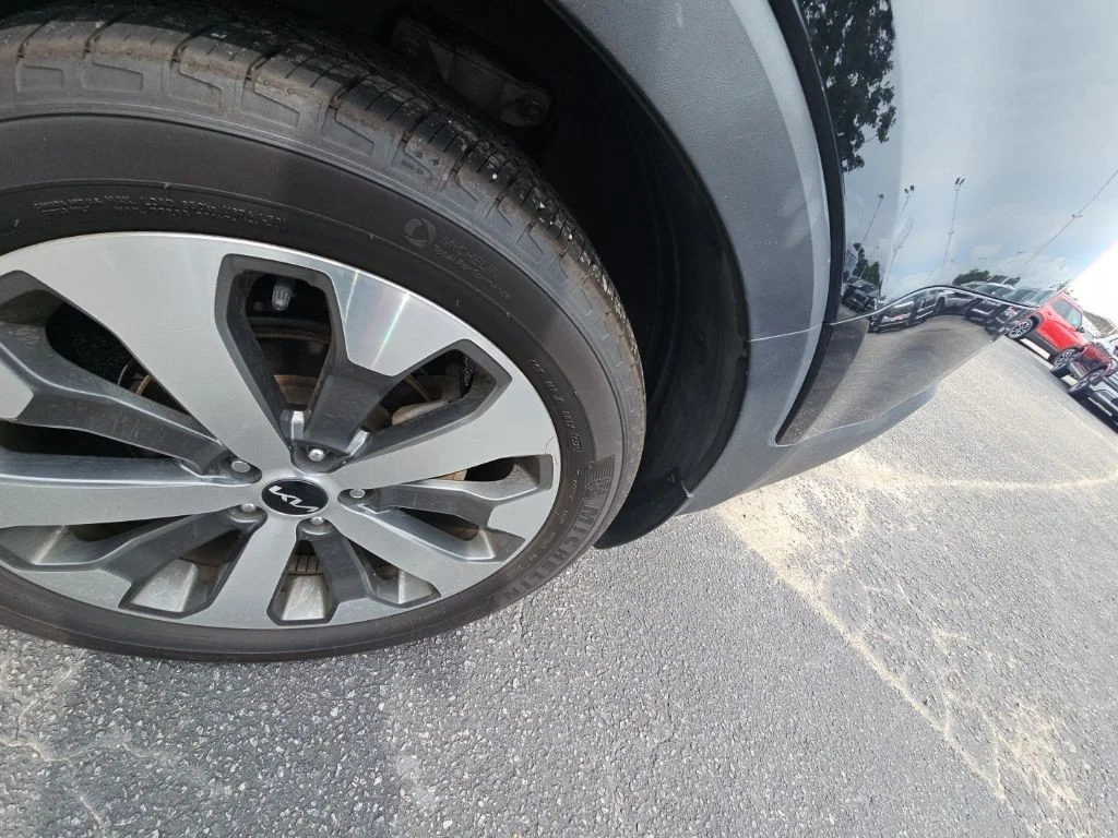 Used 2022 Black Kia SX image 9