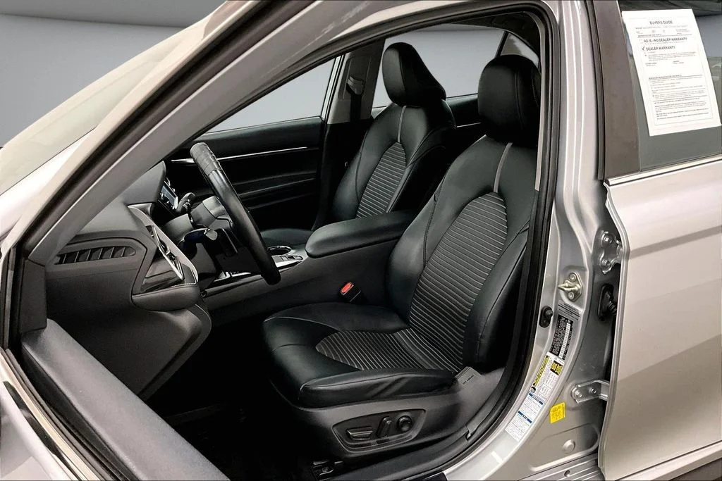 Used 2020 Silver Toyota SE image 21