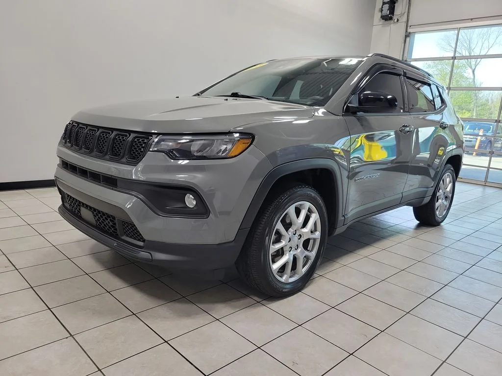 Certified Used 2023 Gray Jeep Latitude Lux image 7