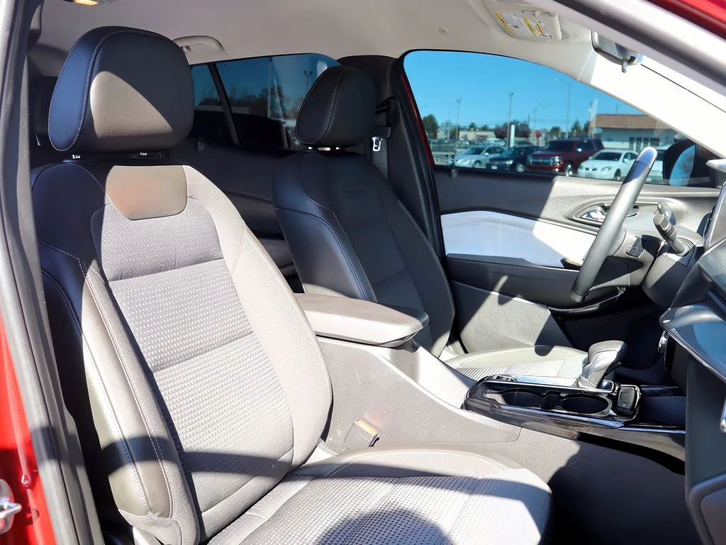 2025 Chevrolet Trax LT - Photo 19