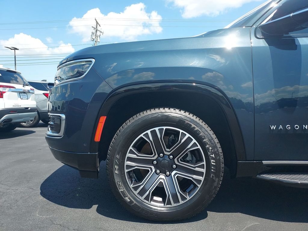 Used 2023 Gray Jeep Base image 16