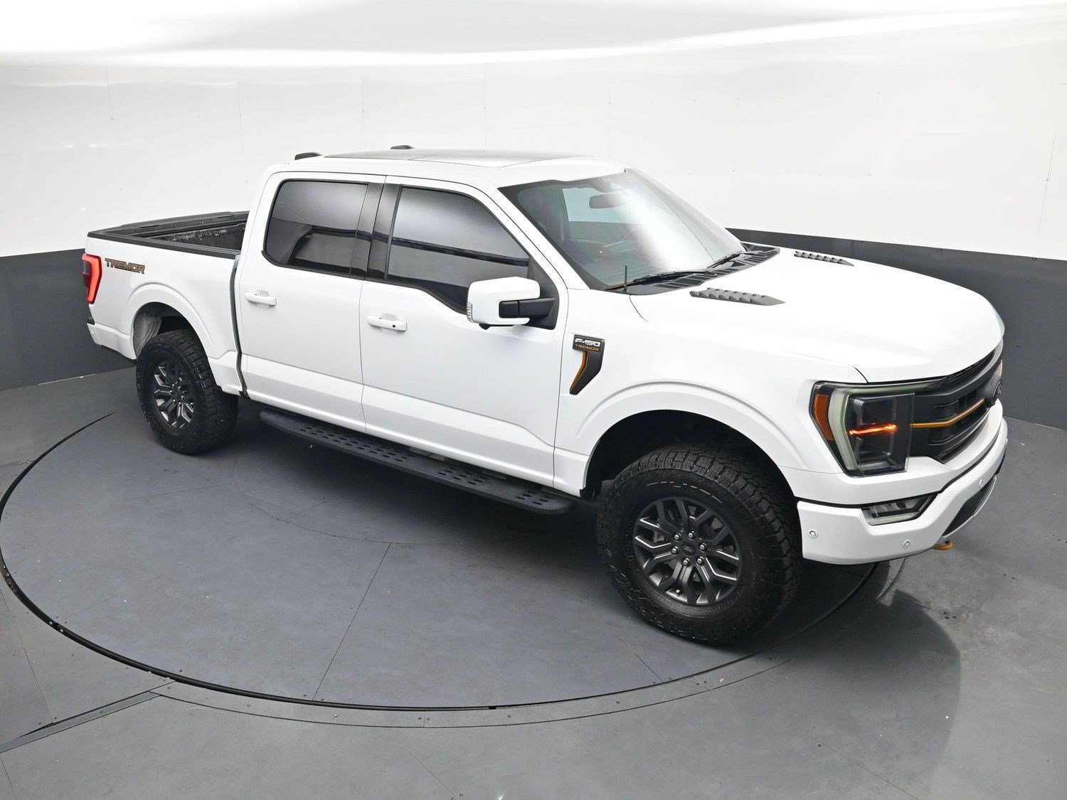 Used 2022 Oxford White Ford Tremor image 21