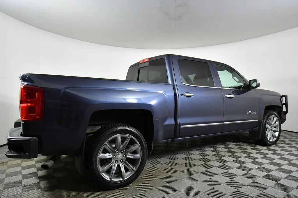 Used 2018 Blue Chevrolet LTZ image 10