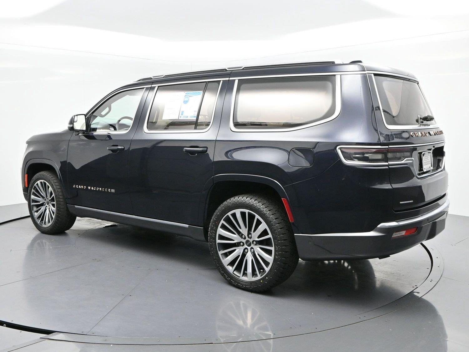 Used 2022 Blue Jeep Series III image 5