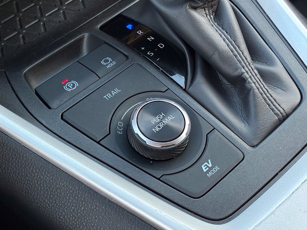 Used 2025 Silver Toyota LE image 24