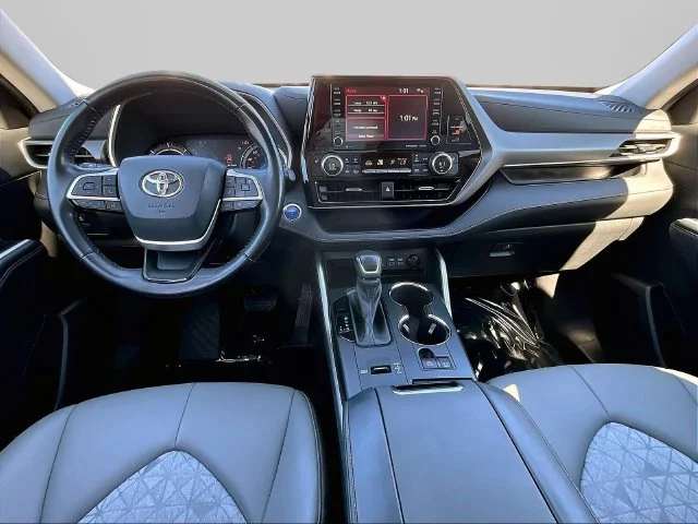 Used 2022 Beige Toyota Bronze Edition image 7