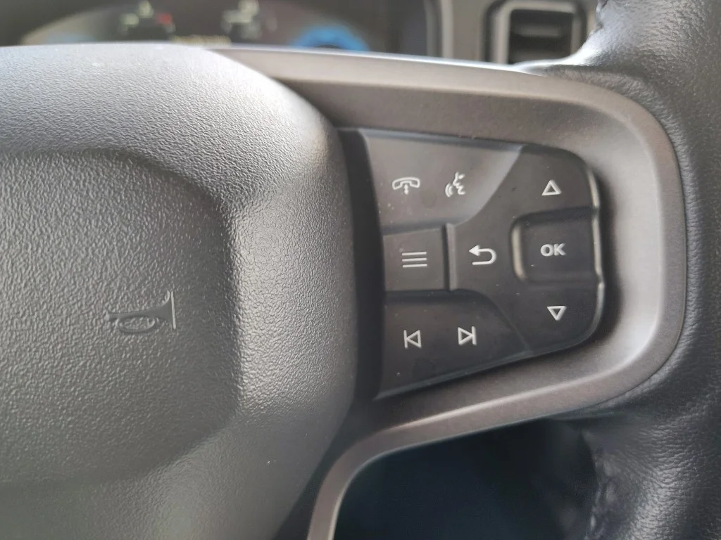 Used 2025 Oxford White Ford Badlands image 17